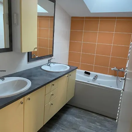 La Maison D'ilaude De 7 A 14 Personnes *