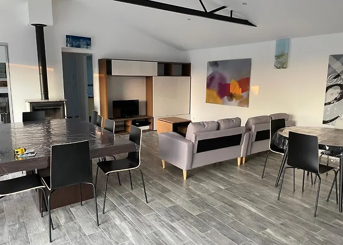 La Maison D'ilaude De 7 à 14 Personnes *